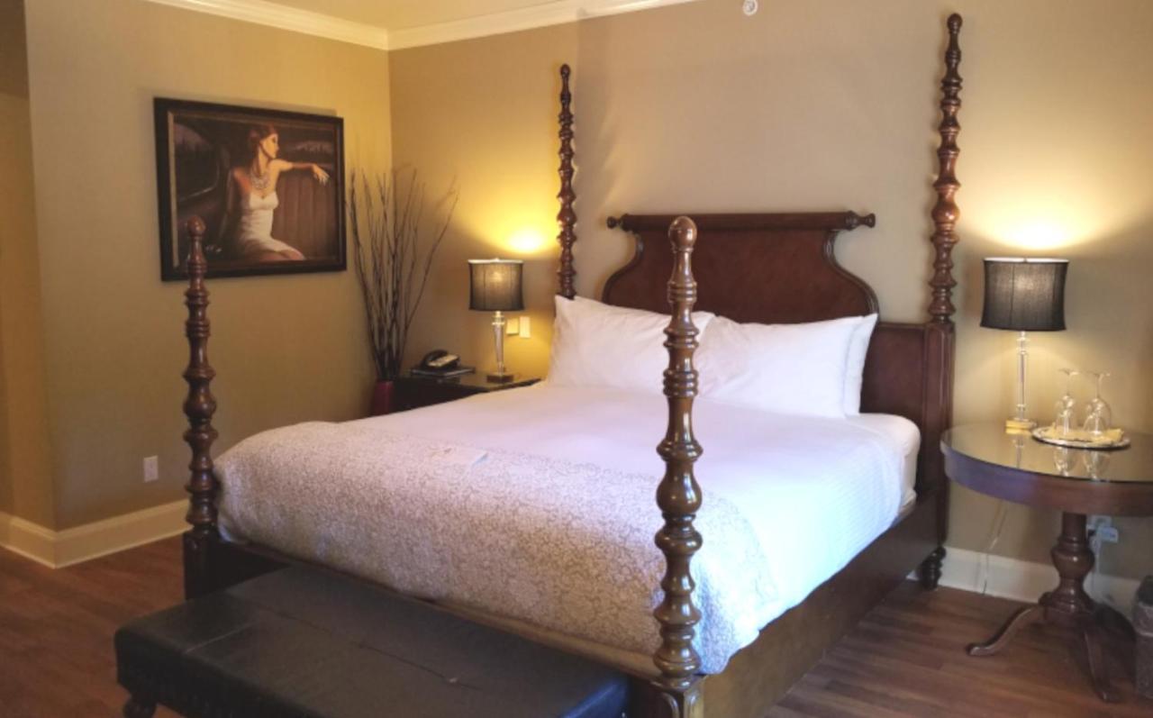 Crown Mansion Boutique Hotel & Villas Qualicum Beach Esterno foto