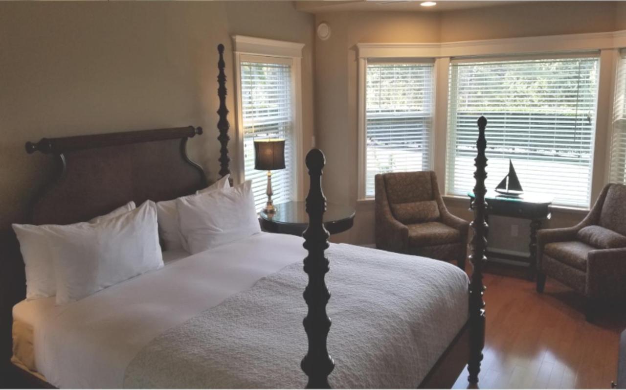 Crown Mansion Boutique Hotel & Villas Qualicum Beach Esterno foto