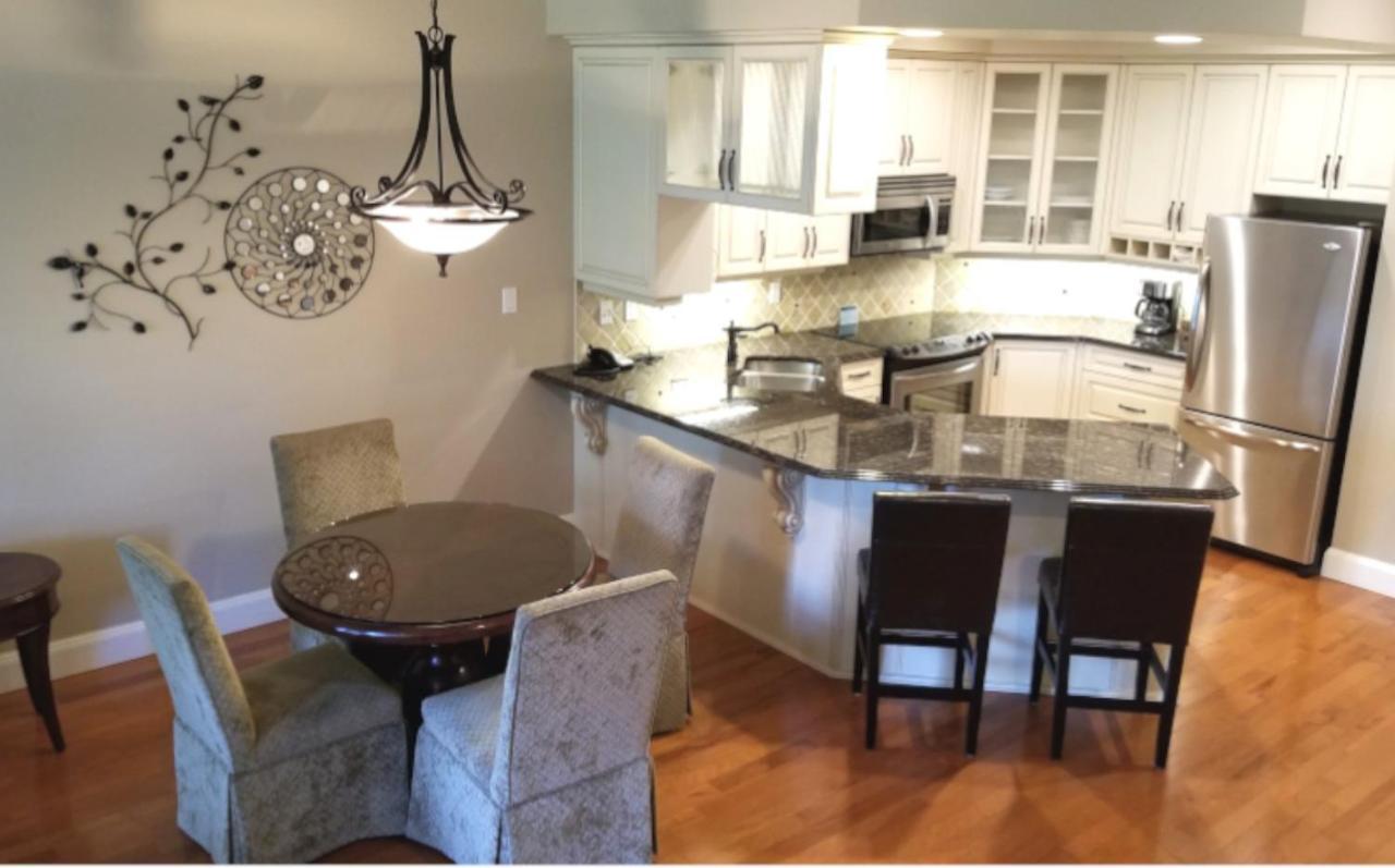 Crown Mansion Boutique Hotel & Villas Qualicum Beach Esterno foto
