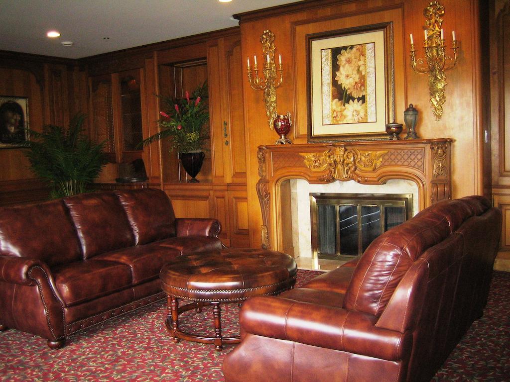 Crown Mansion Boutique Hotel & Villas Qualicum Beach Esterno foto