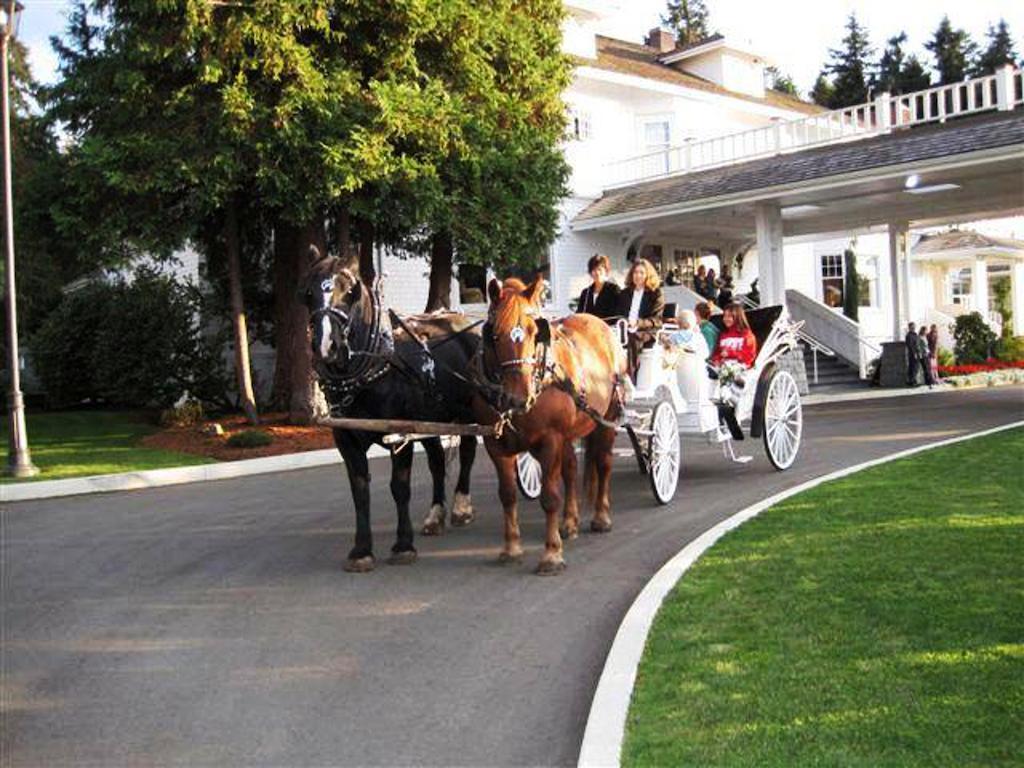 Crown Mansion Boutique Hotel & Villas Qualicum Beach Esterno foto