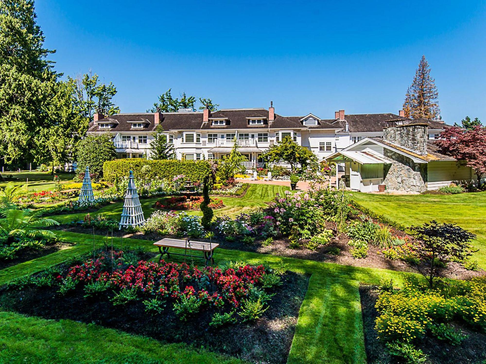 Crown Mansion Boutique Hotel & Villas Qualicum Beach Esterno foto