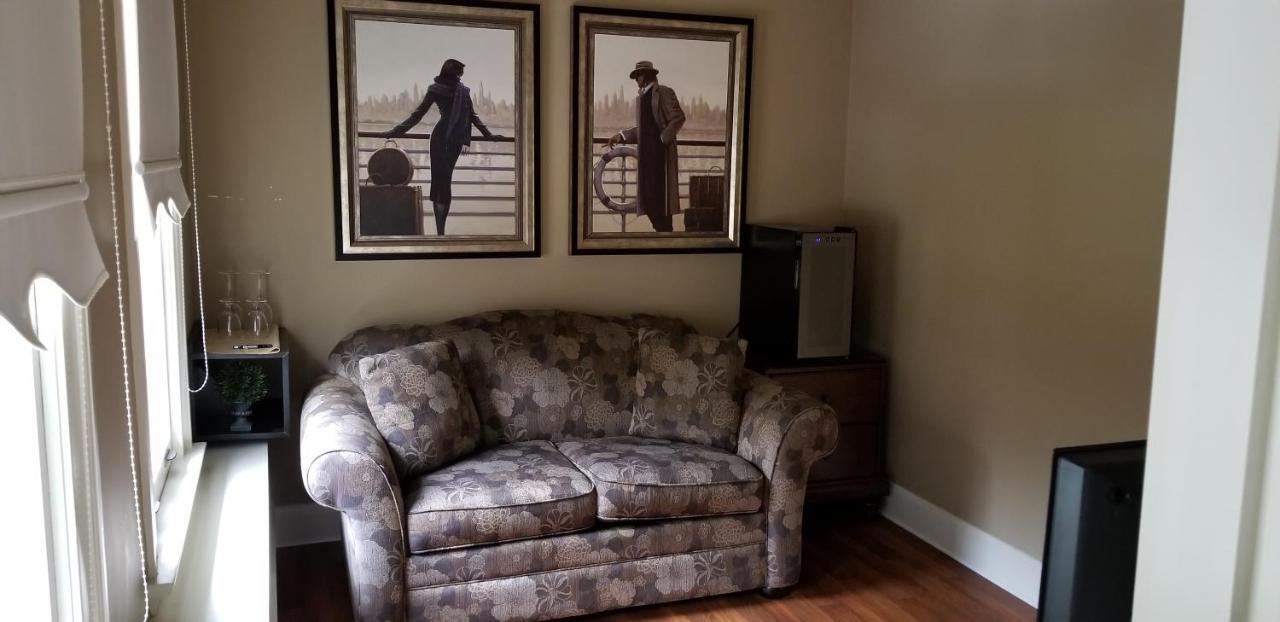 Crown Mansion Boutique Hotel & Villas Qualicum Beach Esterno foto